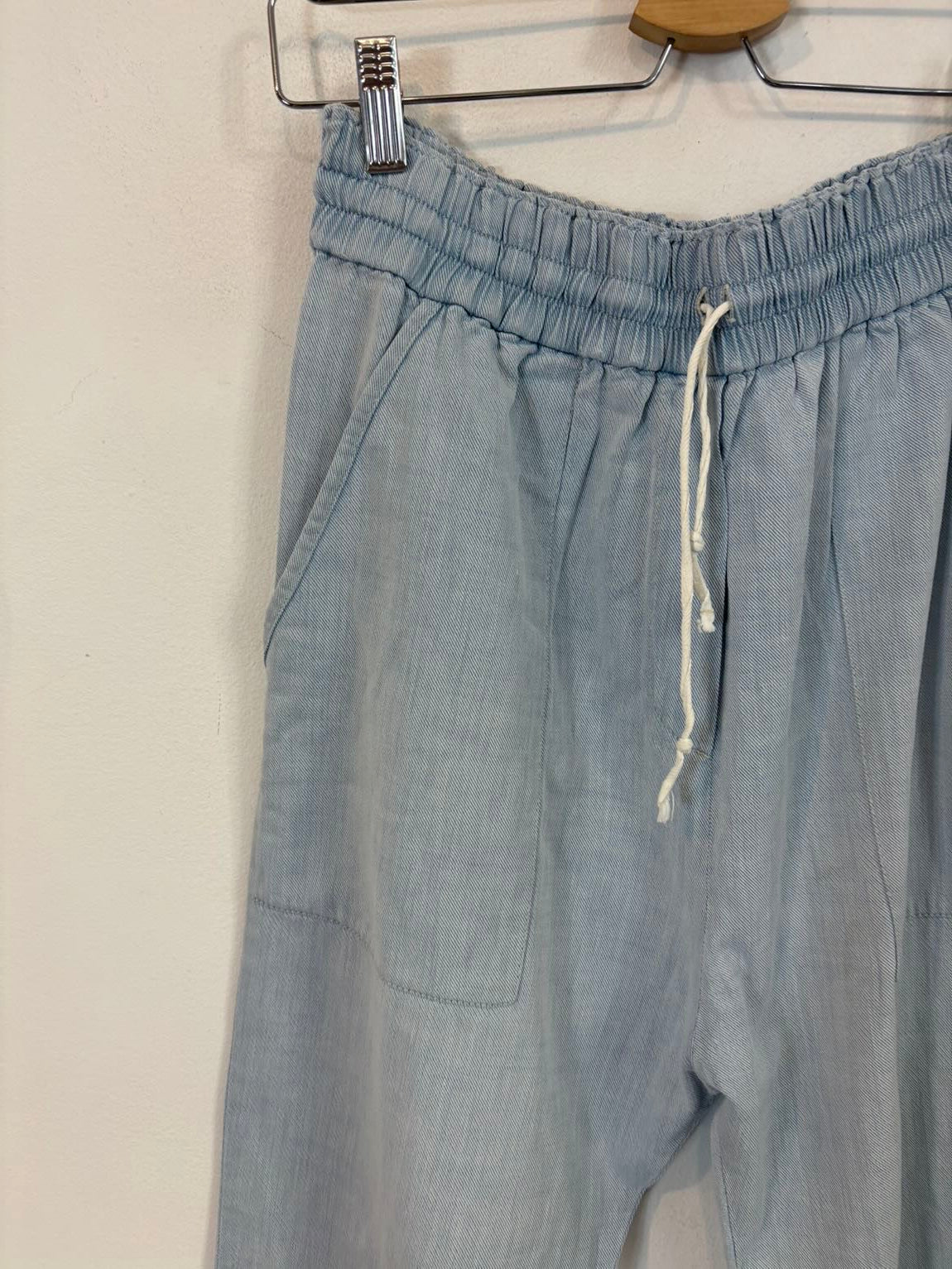 MASSCOB. Pantalón azul algodón jasepado