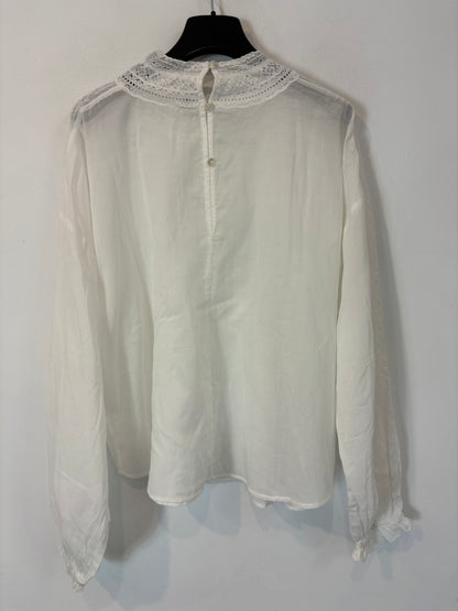 MANGO. Blusa blanca encaje. T M