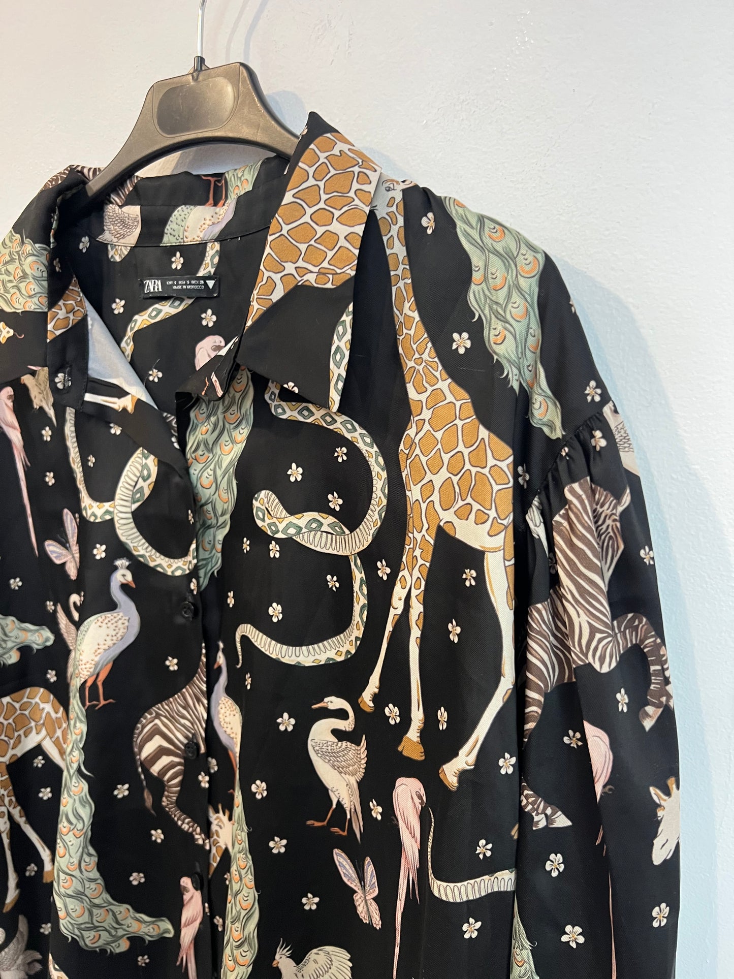 ZARA. Black satin printed blouse. T.S.