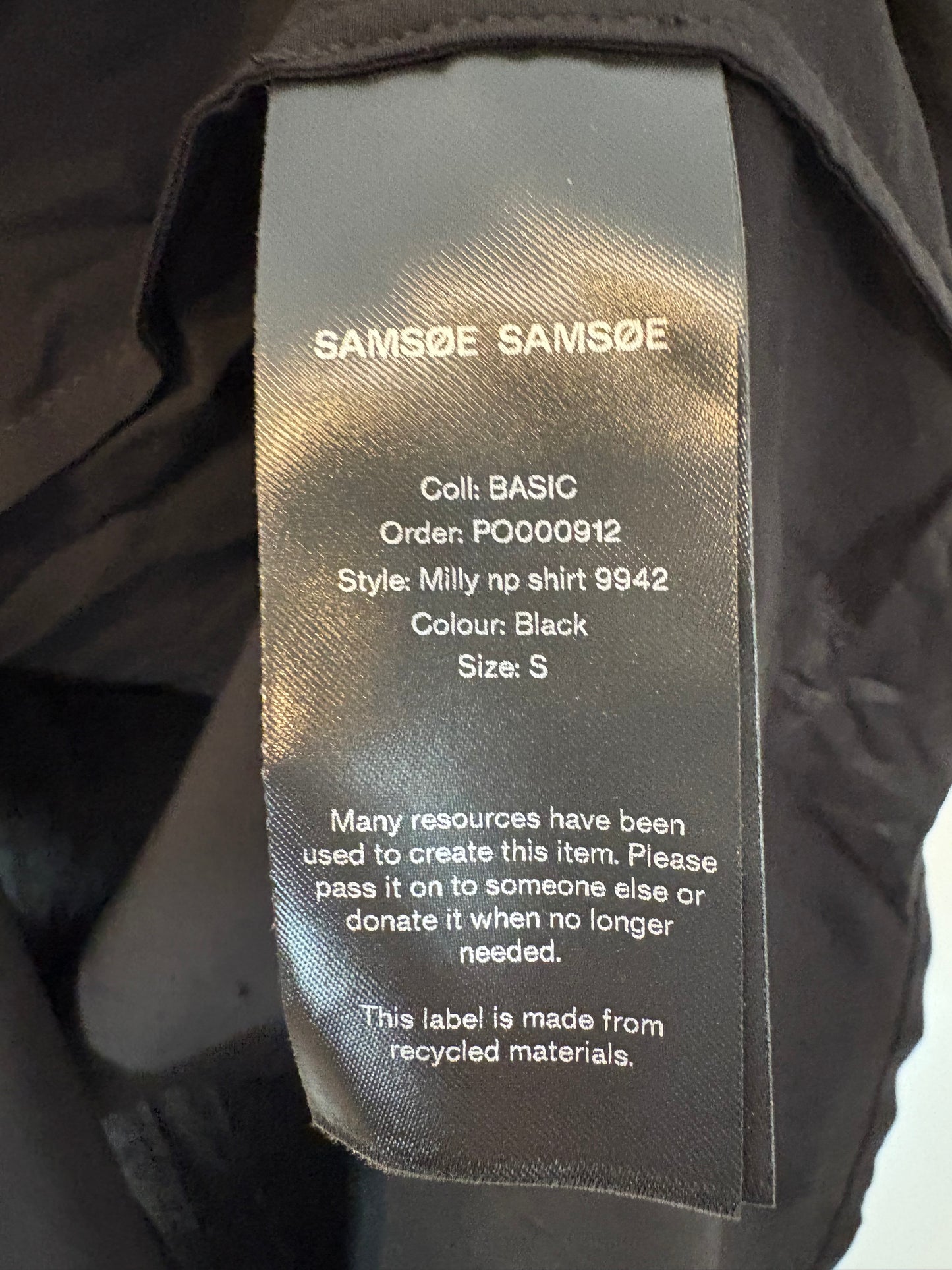 SAMSOE SAMSOE. Blusa negra fluida