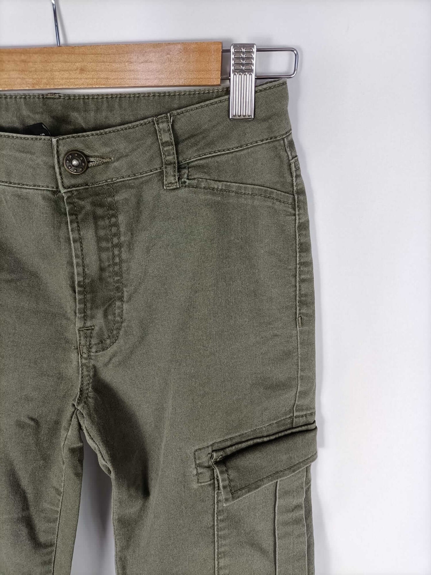 CALZEDONIA. Pantalón estilo leggins verdes T.s