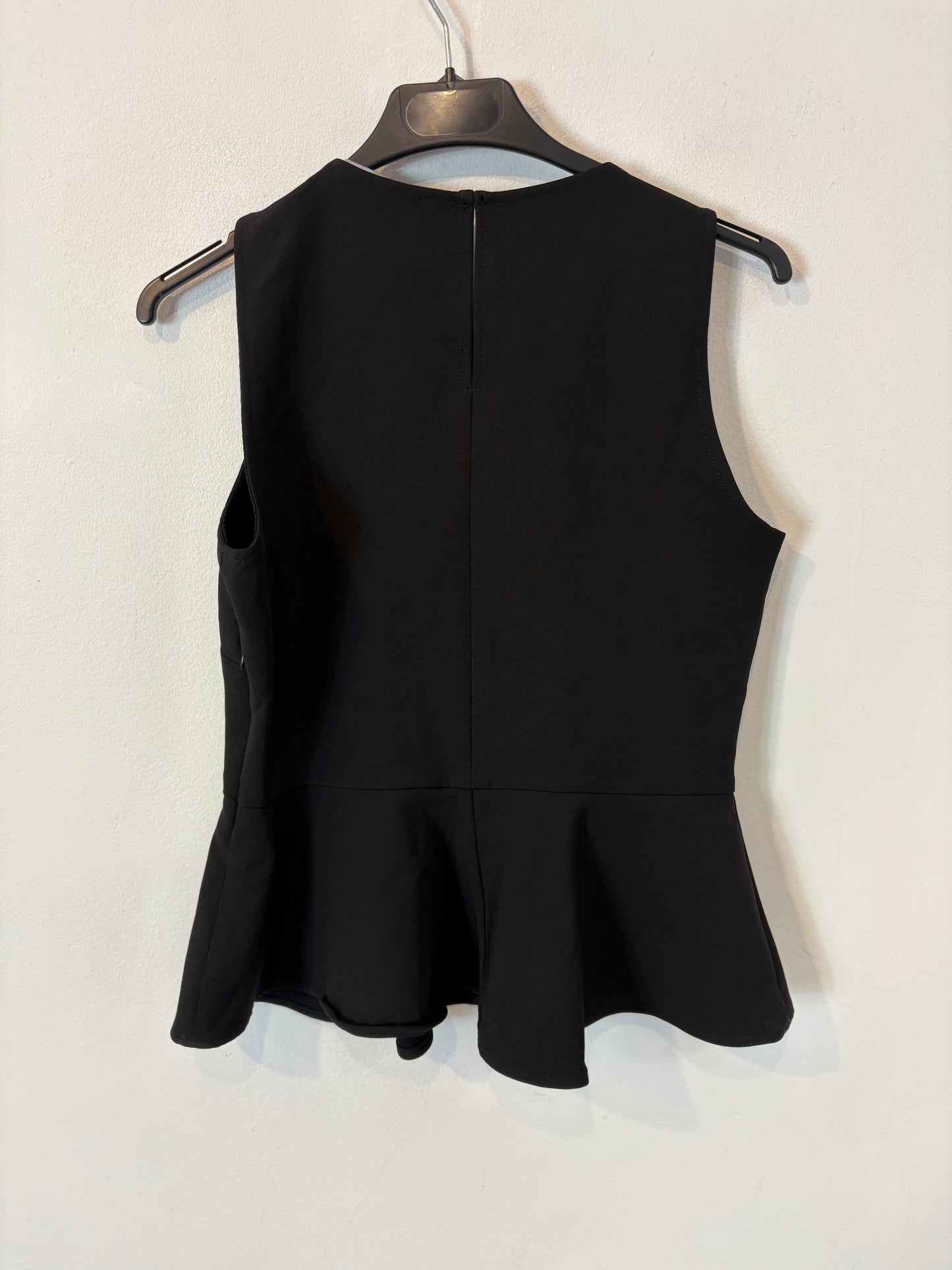 ZARA. Top volante y perlas