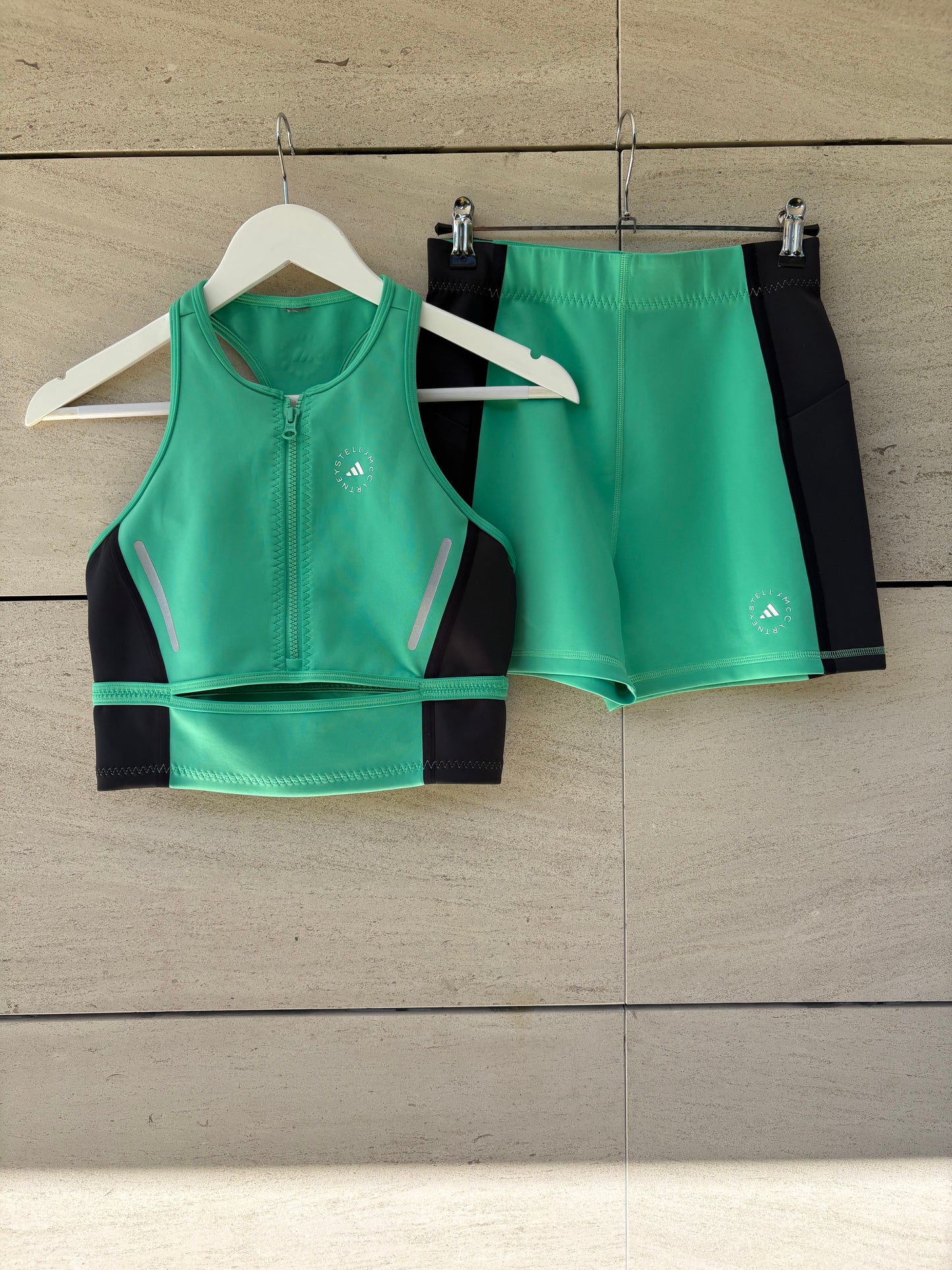 ADIDAS x STELLA McCARTNEY. Conjunto verde top y malla corta. T S