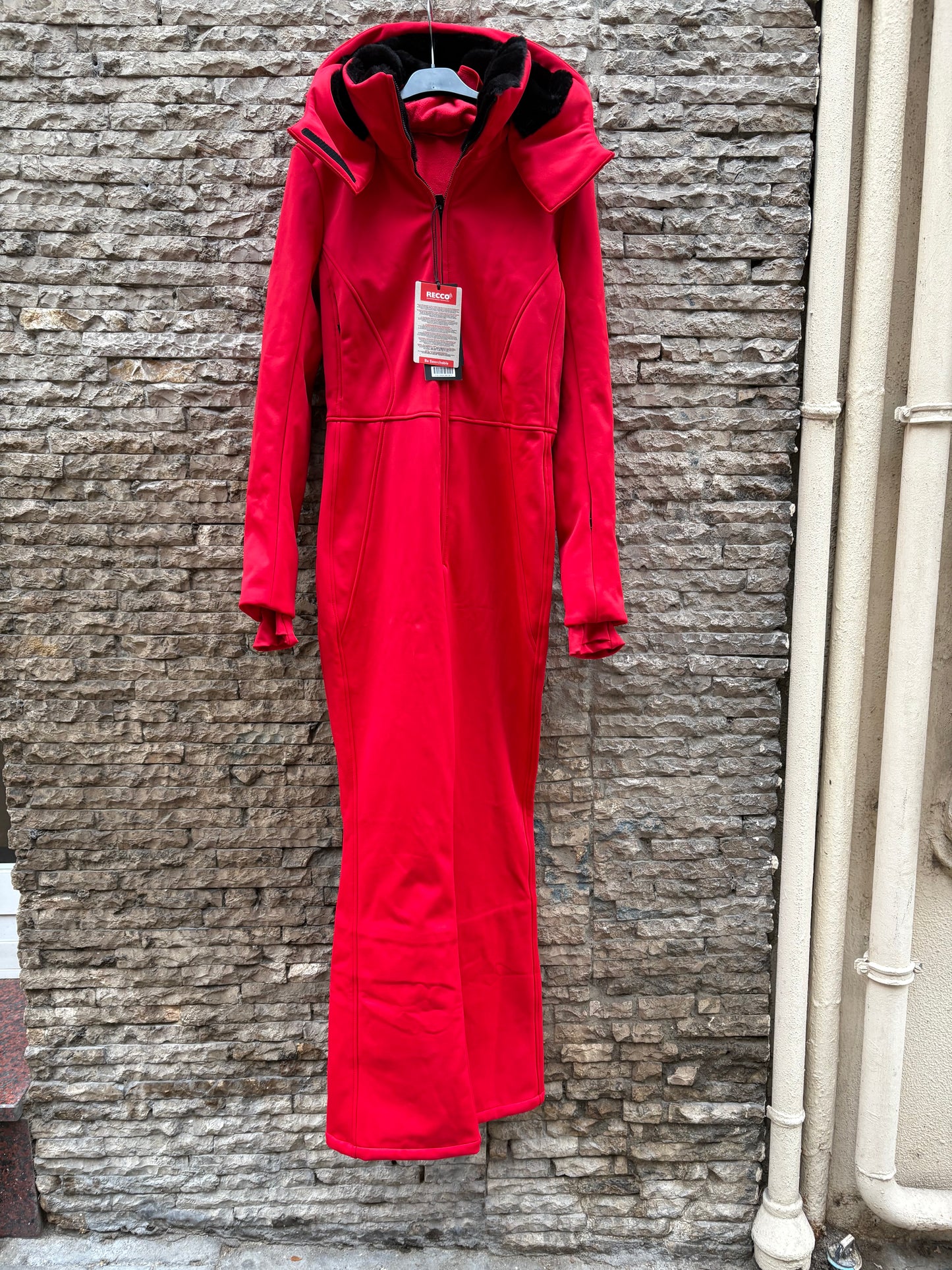 OYSHO. Mono rojo ski