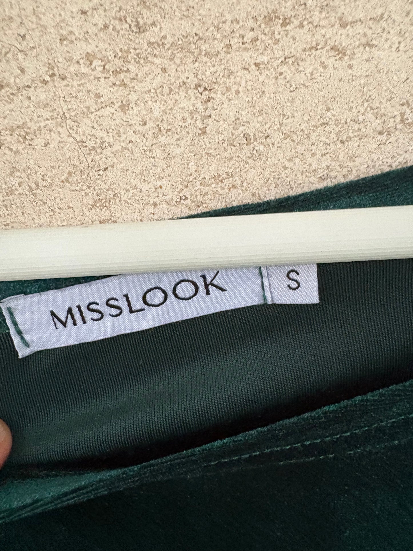 OTRAS. Vestido largo terciopelo verde