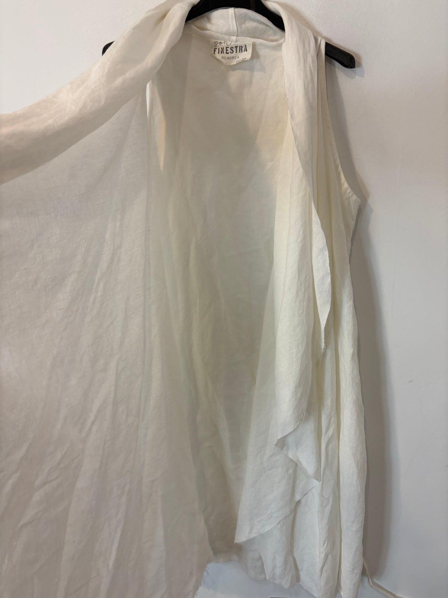 SON FINISTRA. Chaleco lino blanco