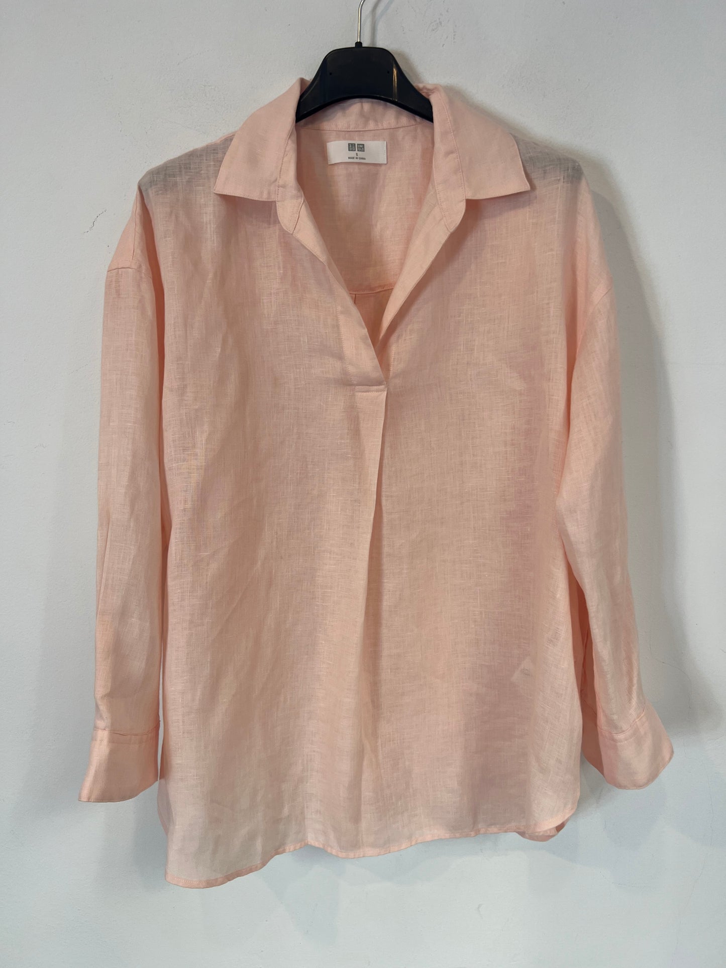 UNIQLO. Light pink linen blouse. T.S.