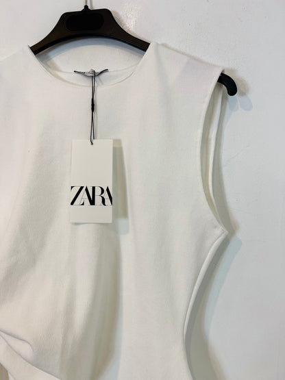 ZARA. White textured Ts top
