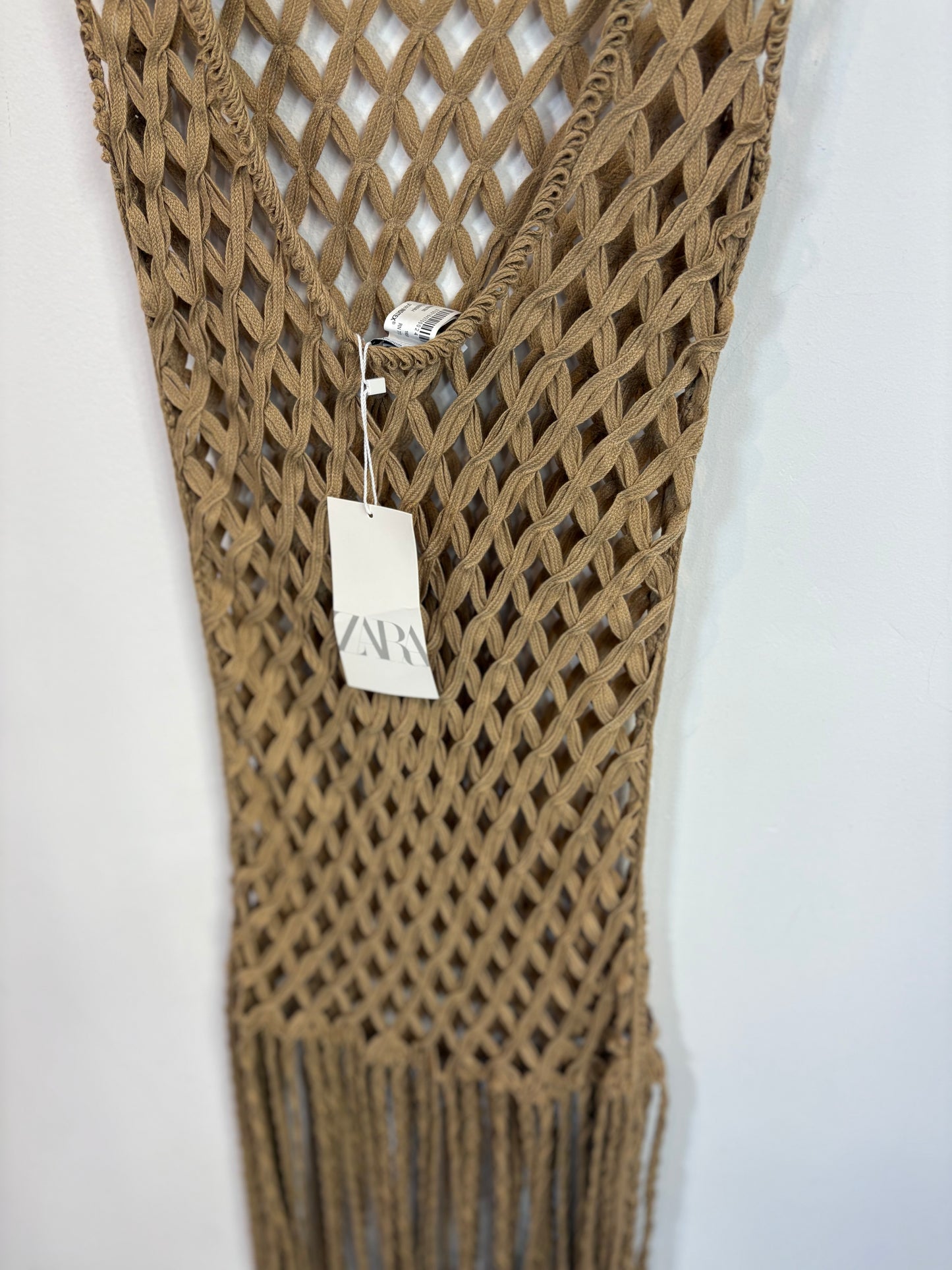 ZARA. Vestido de crochet beige