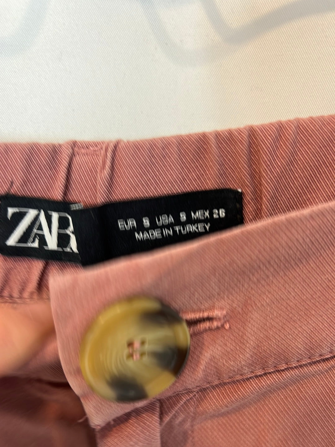 ZARA. Bermuda malva pinzas. T S