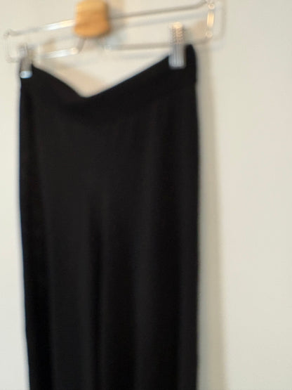 IS COMING. Conjunto punto rayas T.s