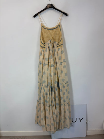 Vestido largo fluido atado al cuello