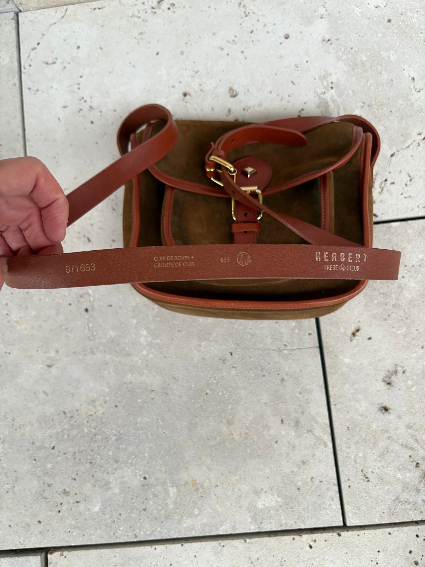 HERBERT FRÈRE SOEUR. Bolso piel caqui