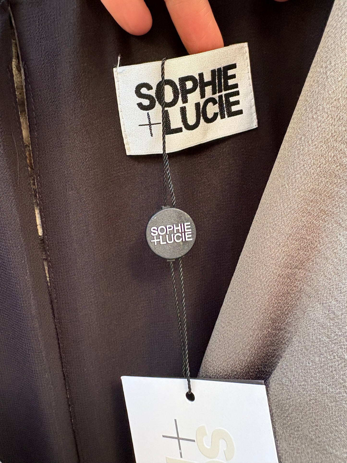 AMEÉ. Sleeveless fringed sweater S.(s)