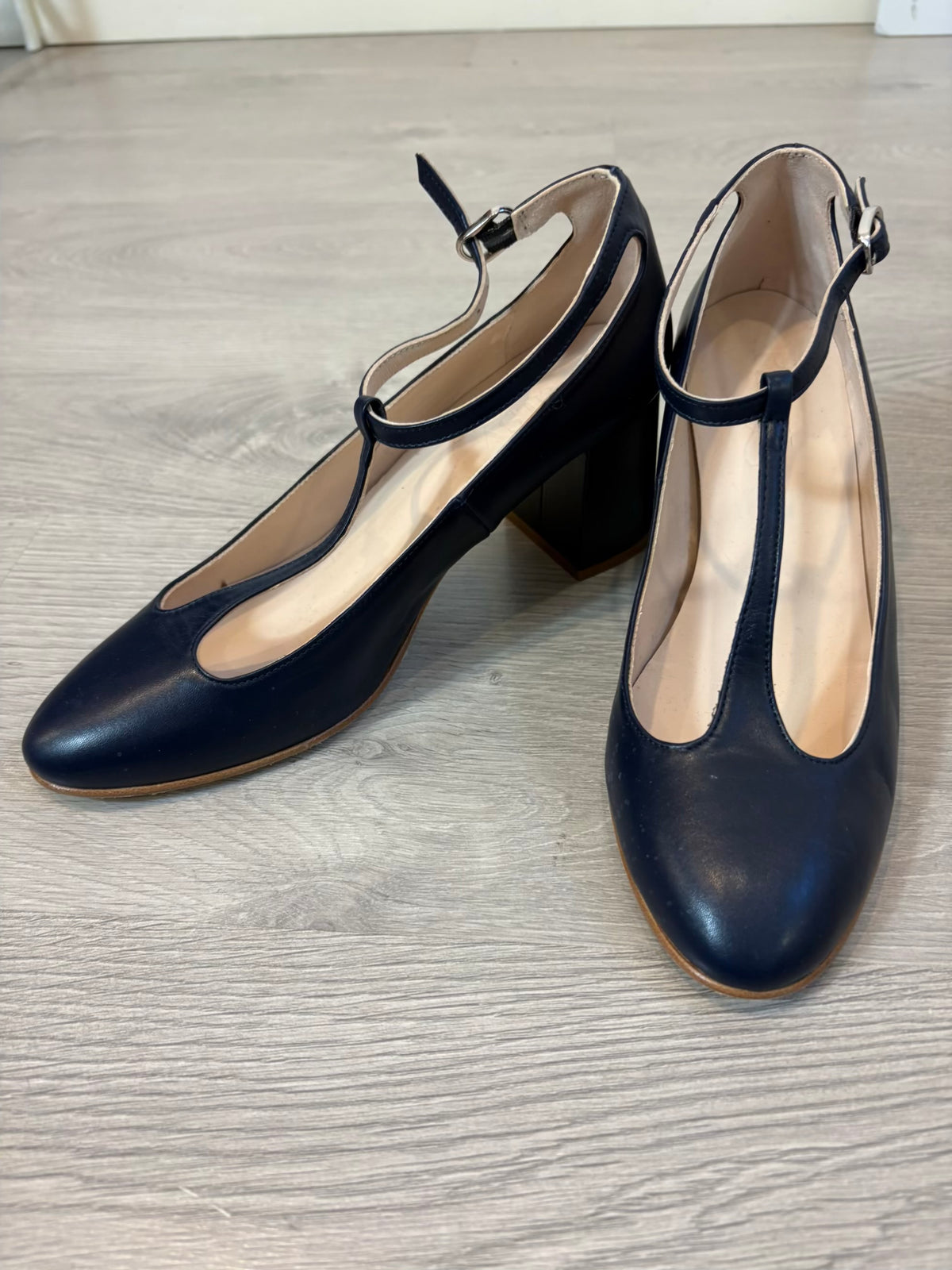 PATSY. Zapato de tacón en piel azul marino. T 39