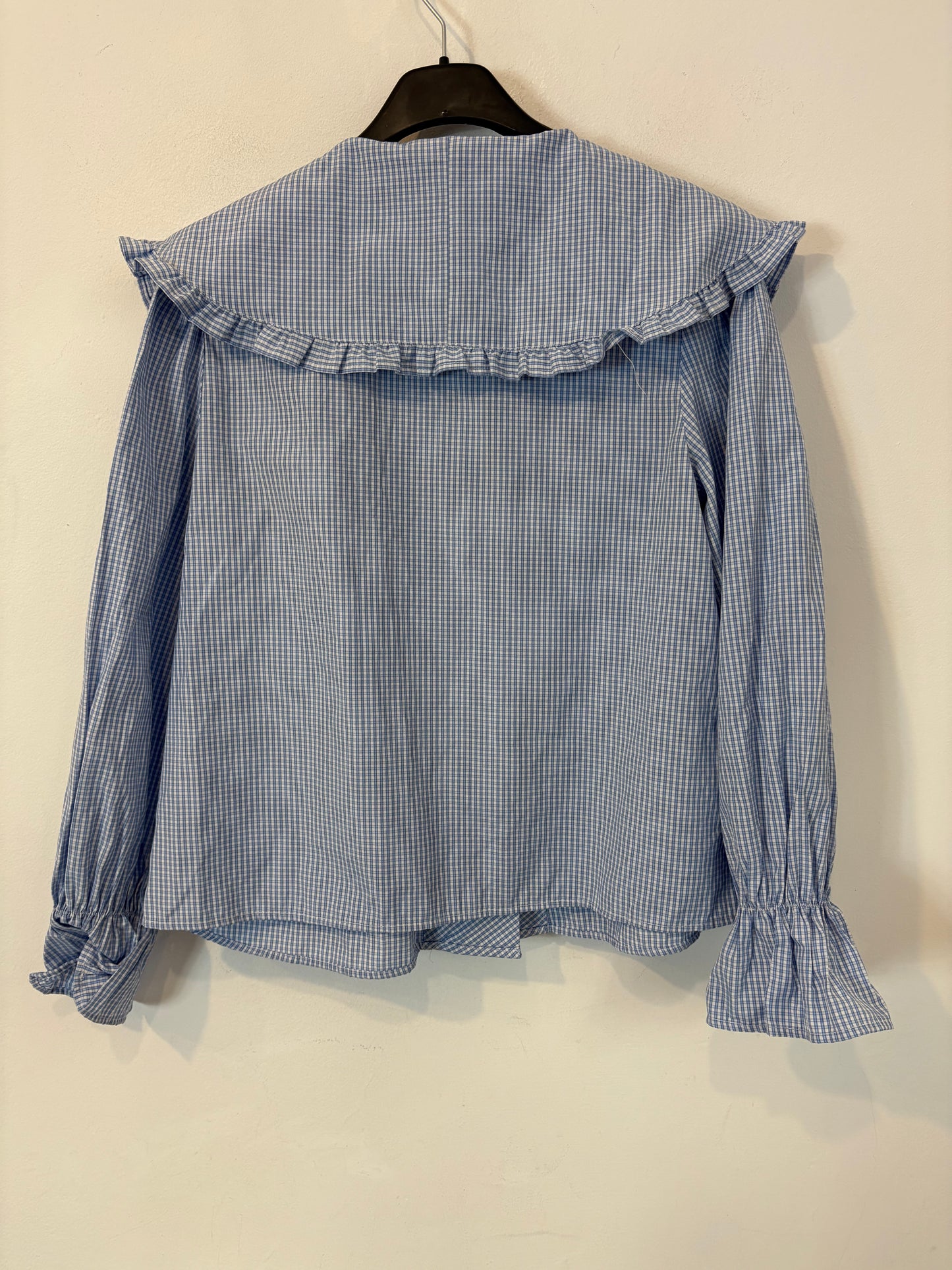 ZARA. Blusa azul botones joya
