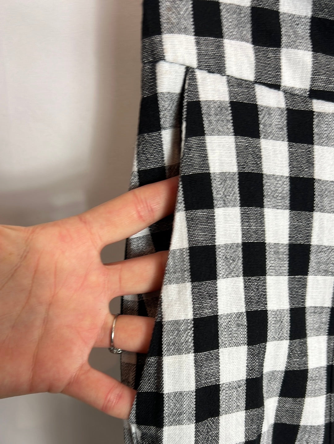 SFERA. Textured gingham trousers. Size 42