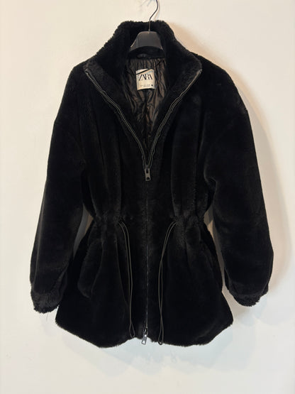 ZARA. Abrigo negro pelo