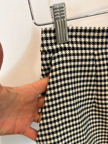 CLAUDIE PIERLOT. Falda corta pata de gallo. T 36