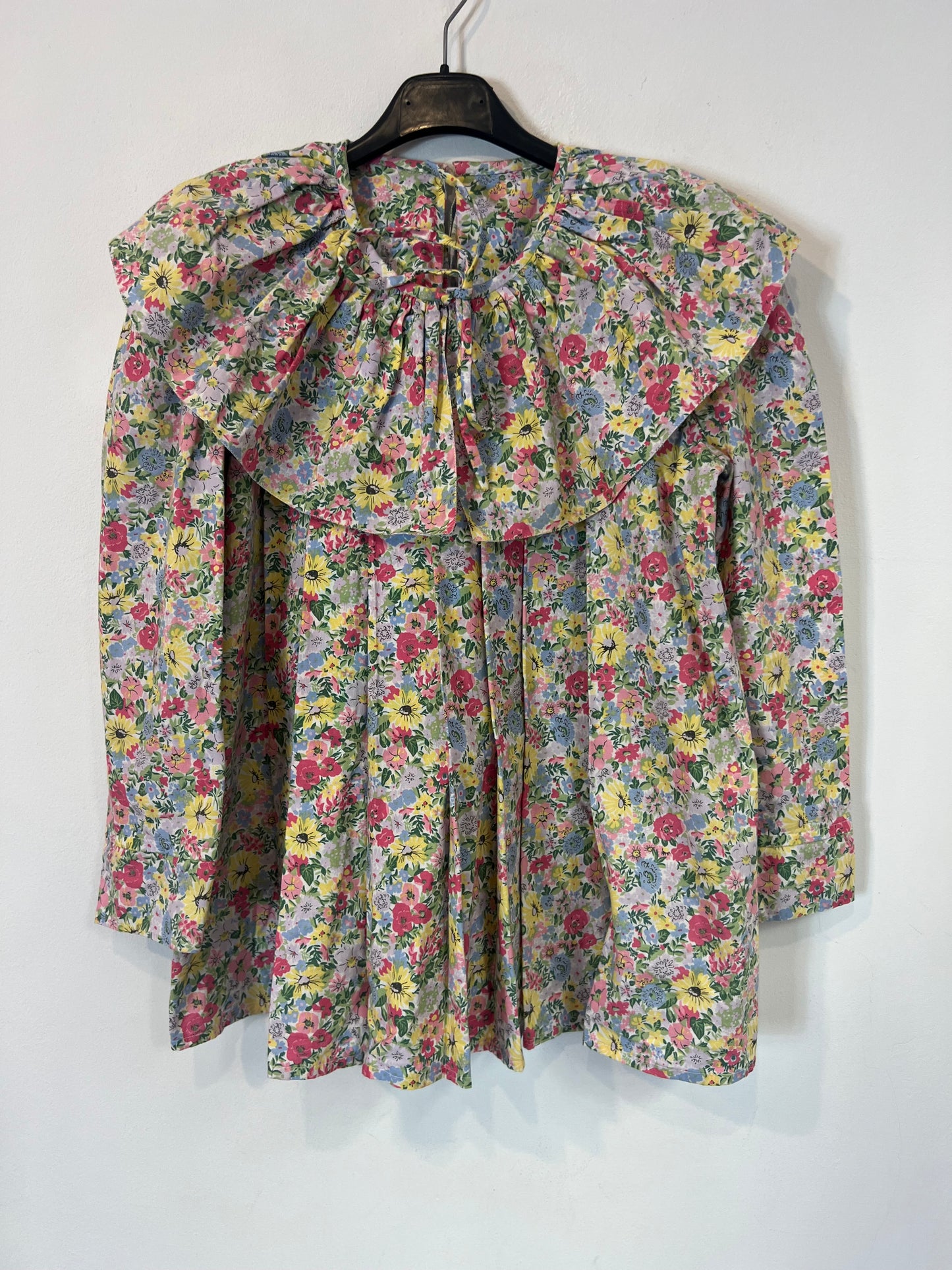 OTRAS. Blusa flores  colores. T S/M