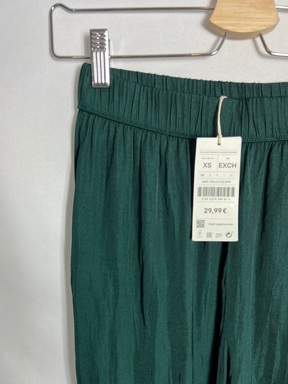 OYSHO. Pantalón fluido verde. T XS