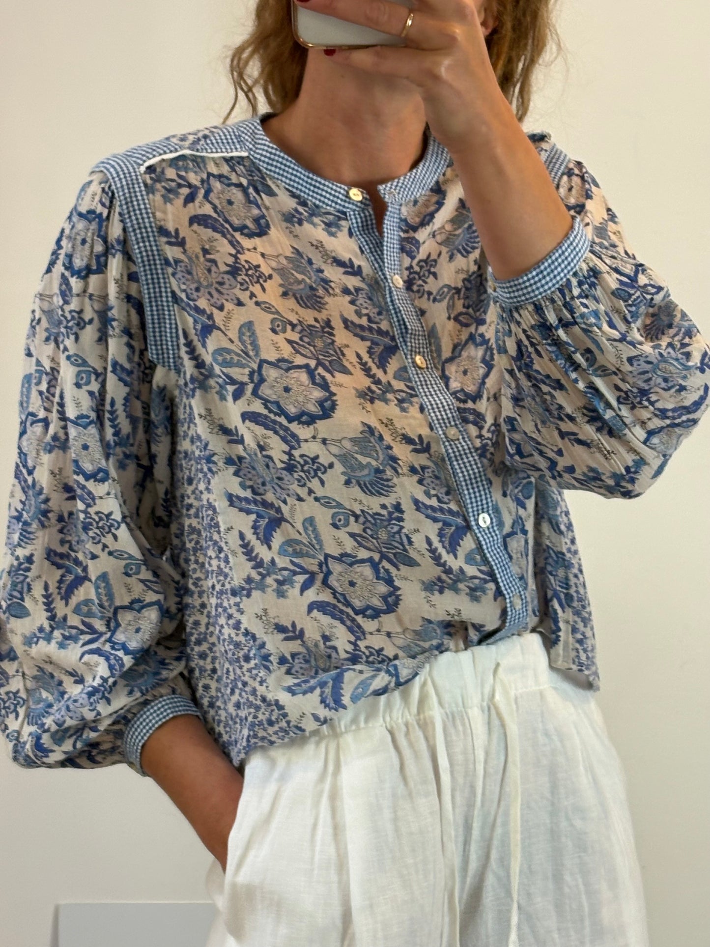 LOUISE MISHA. Blusa texturas estampado azules