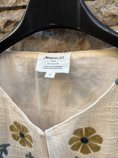 MAISON 123. Chaqueta textura flores bordadas