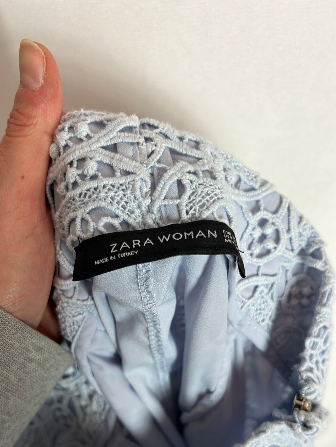 ZARA. Falda azul encaje T.xs