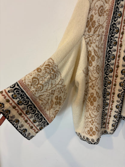 MES DEMOISELLES. Chaqueta punto greca detalles