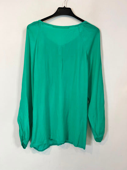 ÁNGELA DAVIS. Blusa verde con seda