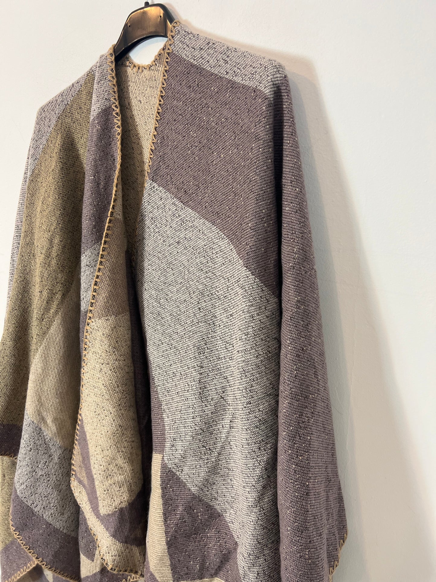 OTRAS. Capa cuadros malva jaspeada. TU