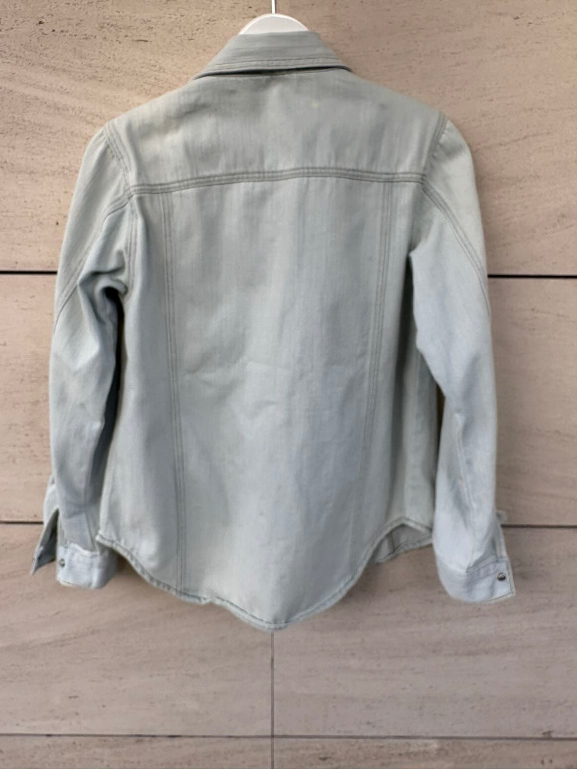 COOSY. Camisa denim azul claro