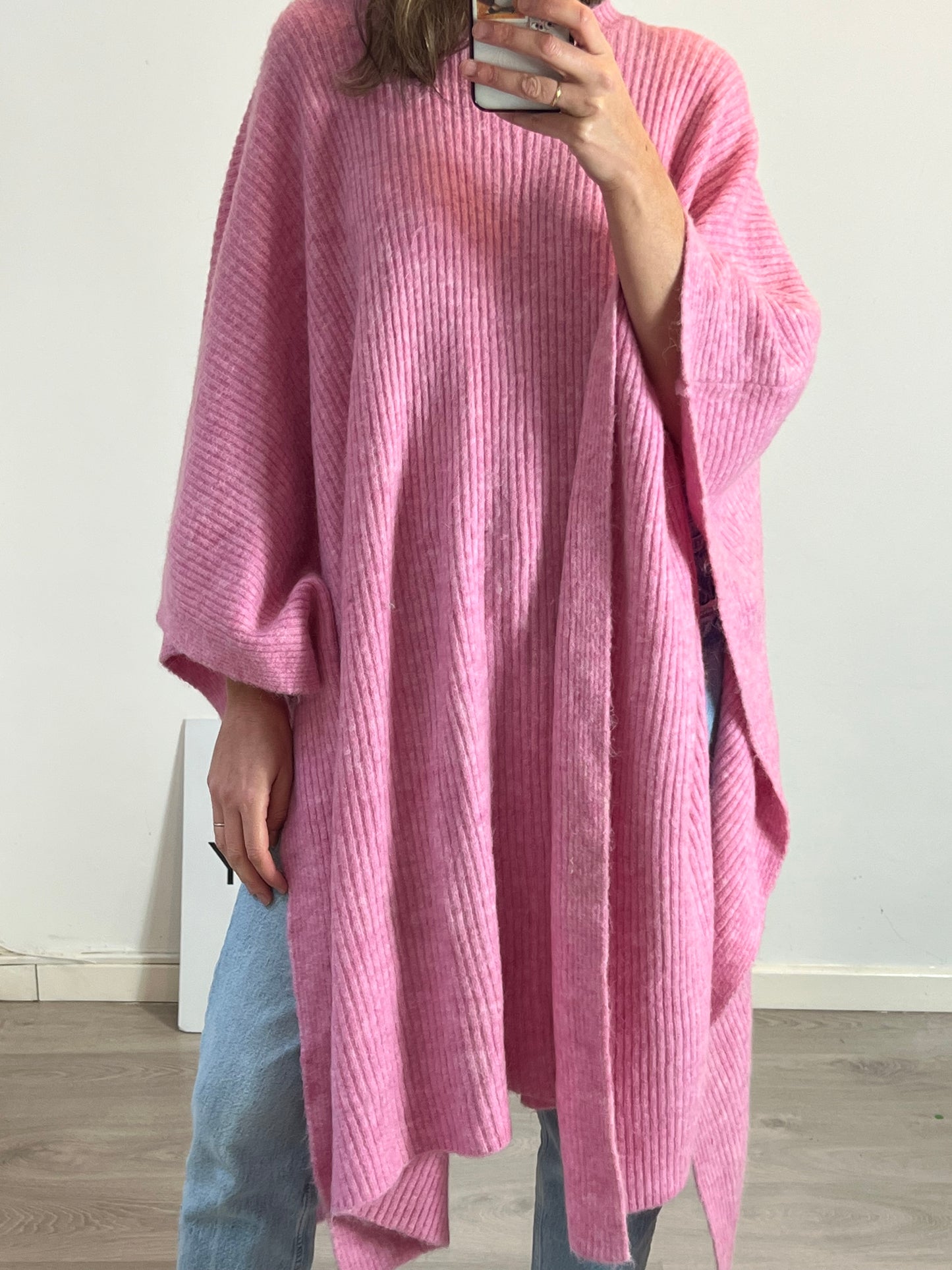 ZARA. Poncho rosa largo canalé T.m