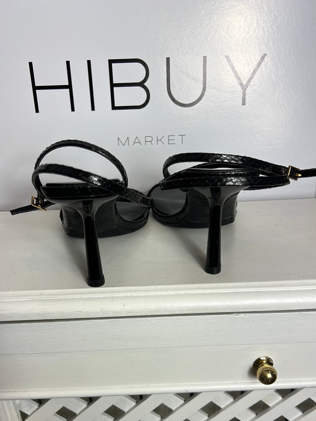 ZARA. Sandalias negras efecto serpiente T.40