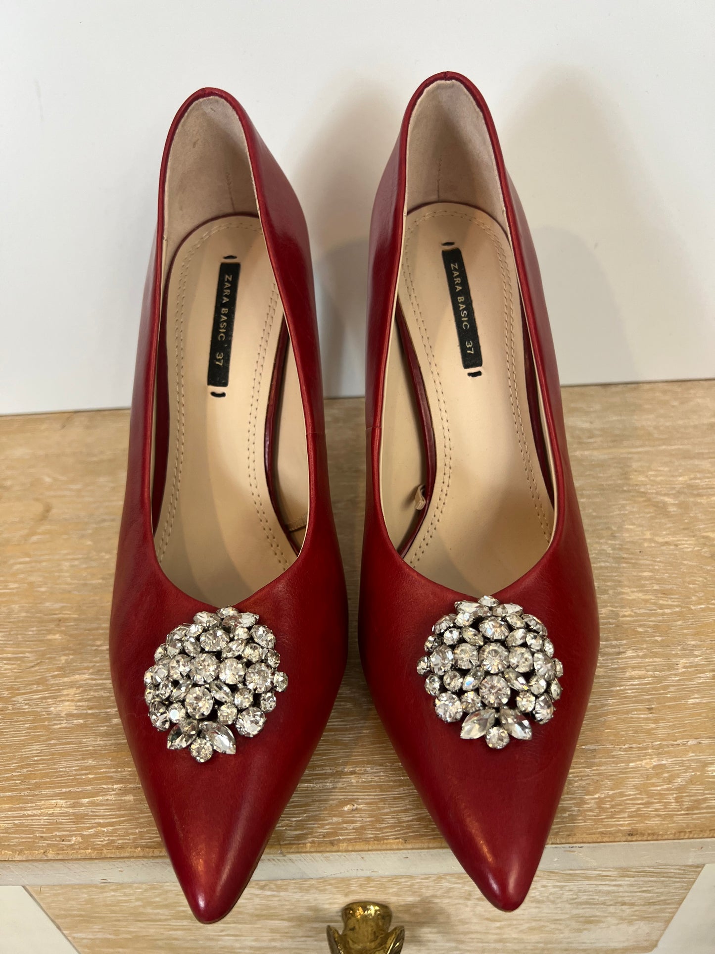 ZARA. Red brooch heels. Size 37