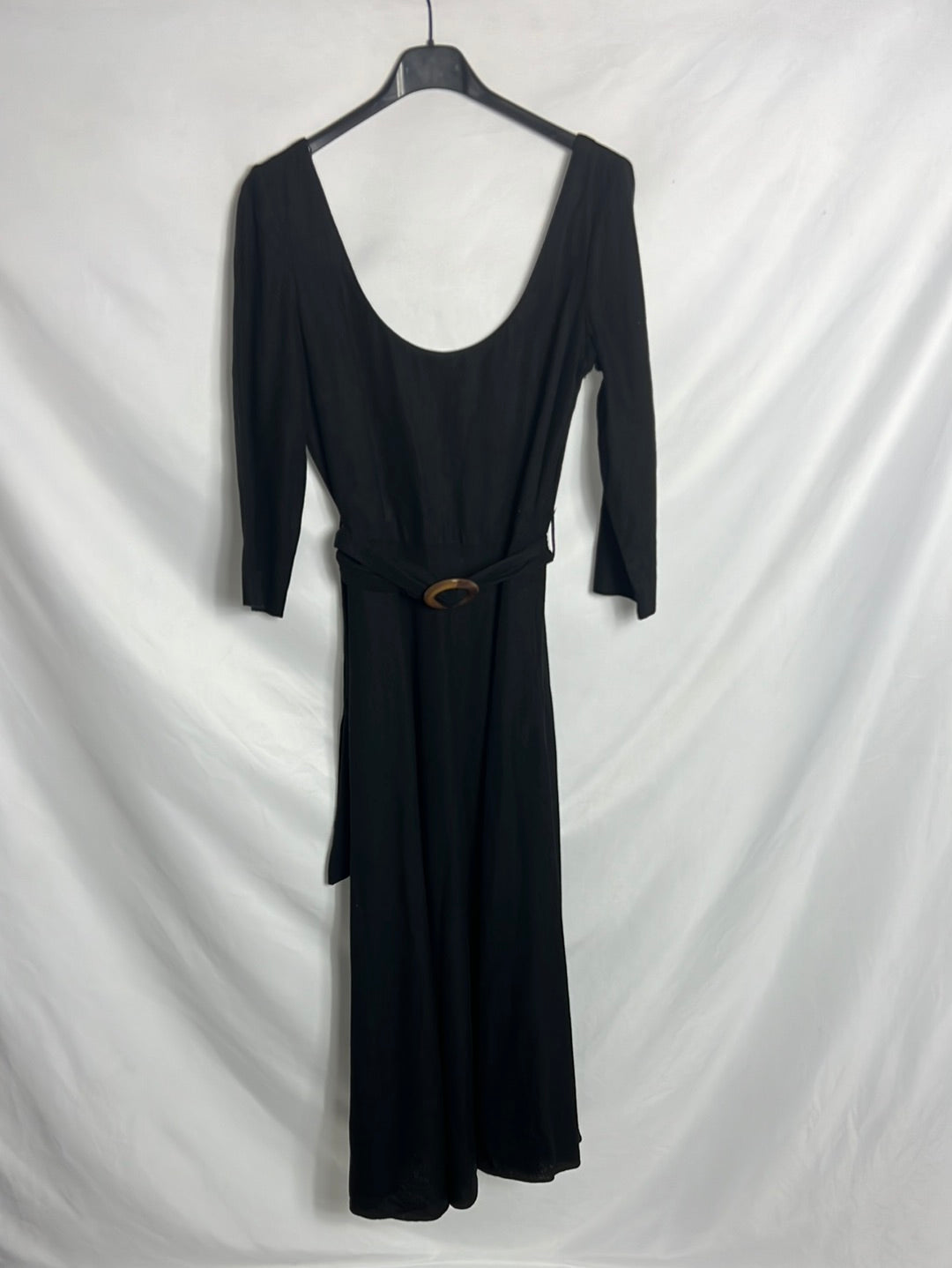 ZARA. Black linen dress with neckline. TS