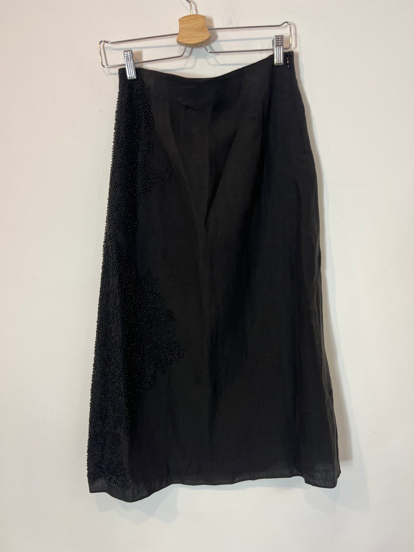 MASSIO DUTTI. Falda midi lino negra pedrería T.xs
