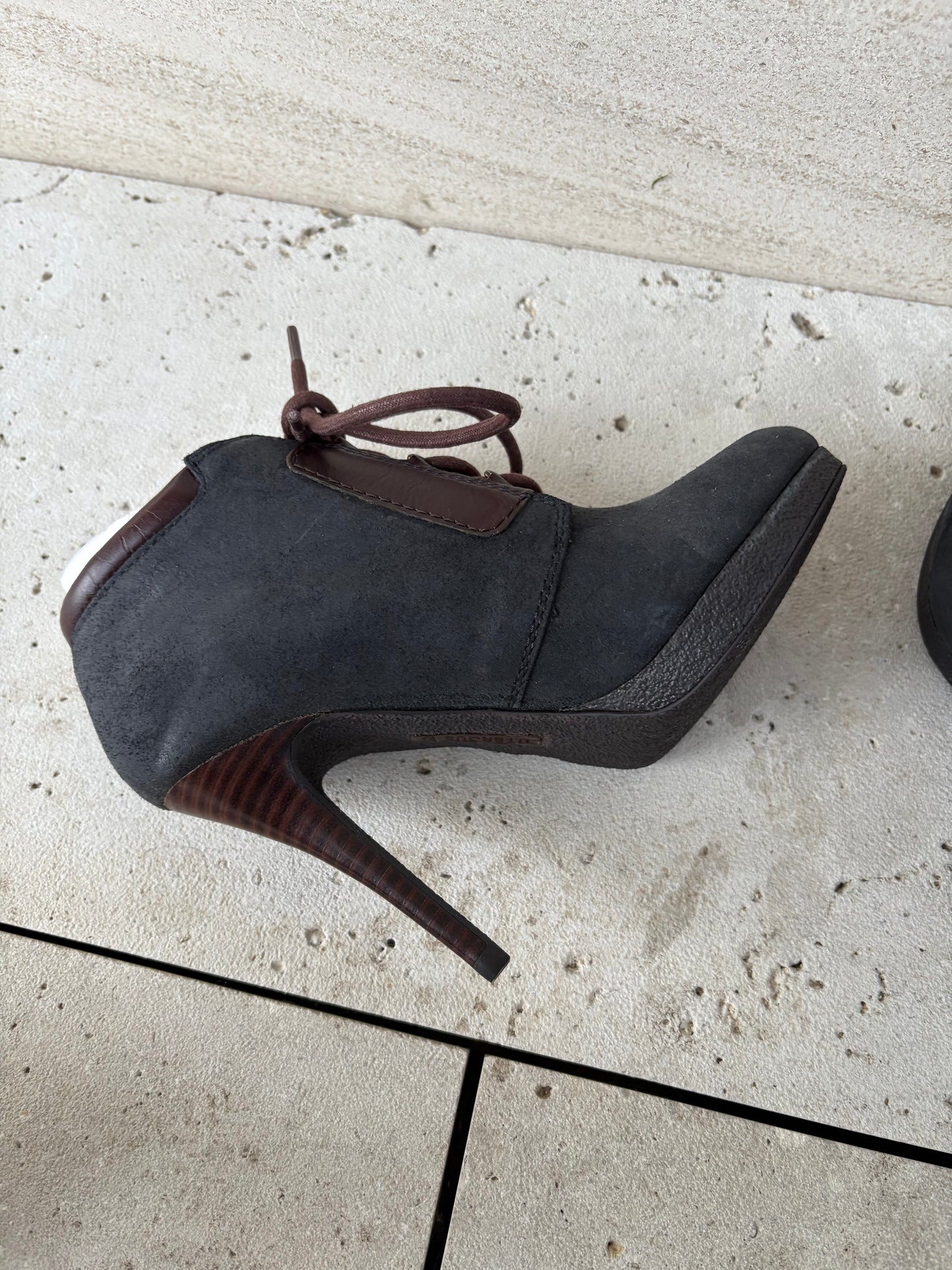 UTERQÜE. Botines piel cordones. T 37