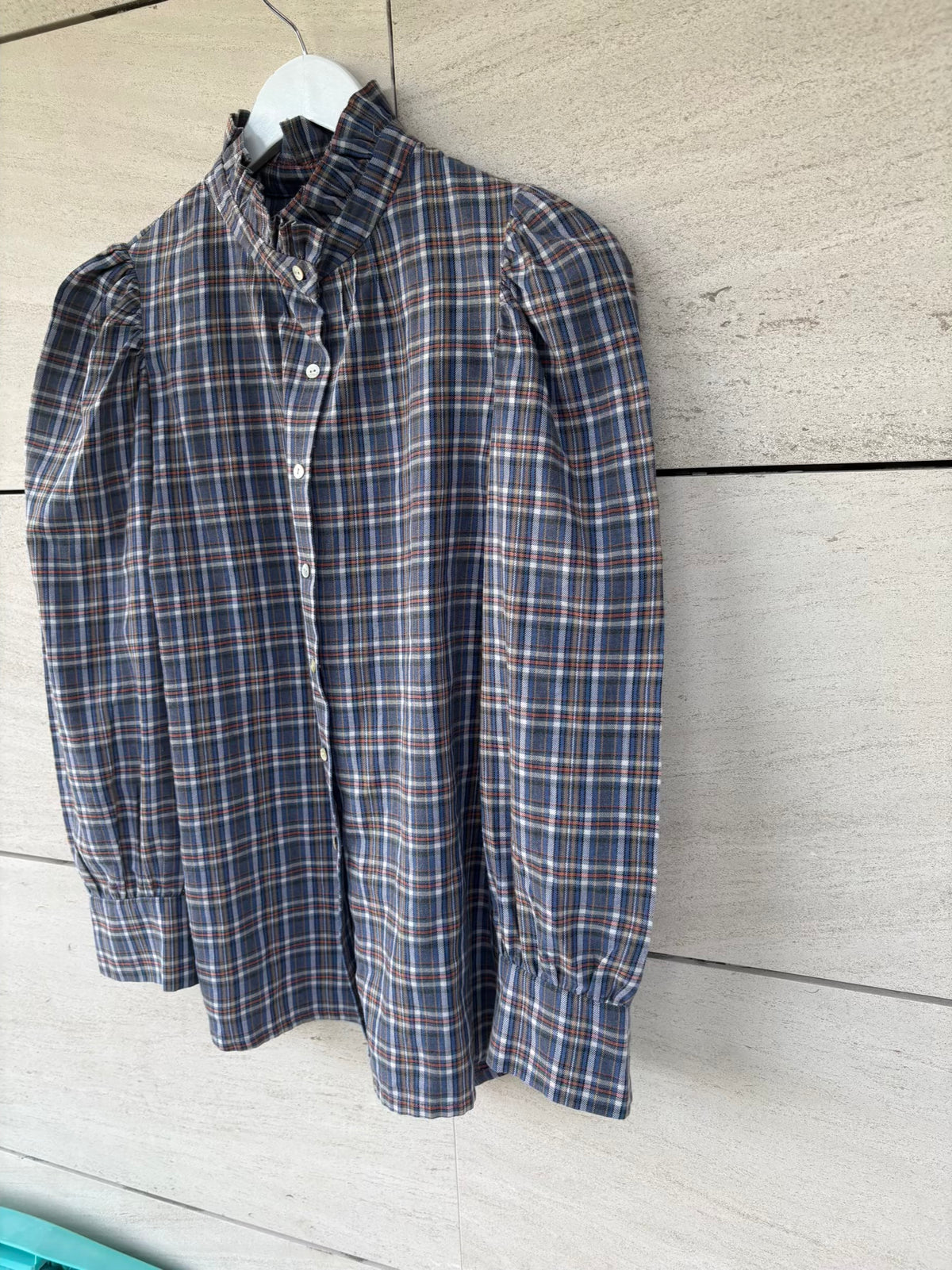 ANDION. Blusa algodón cuadros detalle volante