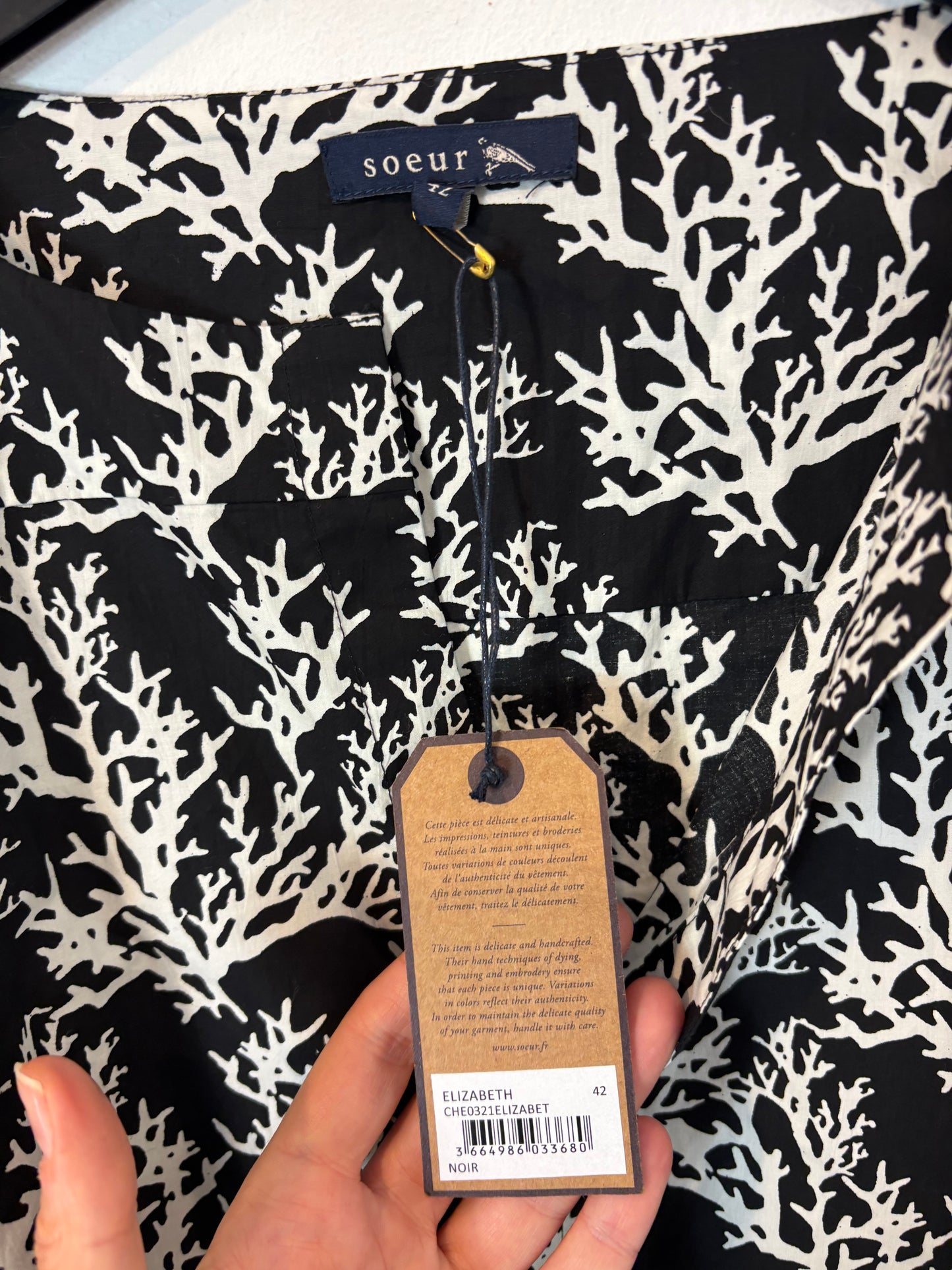 SOEUR. Blusa negra corales