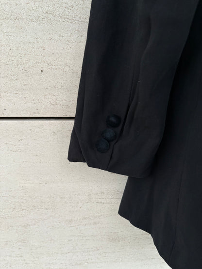 OTRAS. Blazer negra vintage detalles en terciopelo