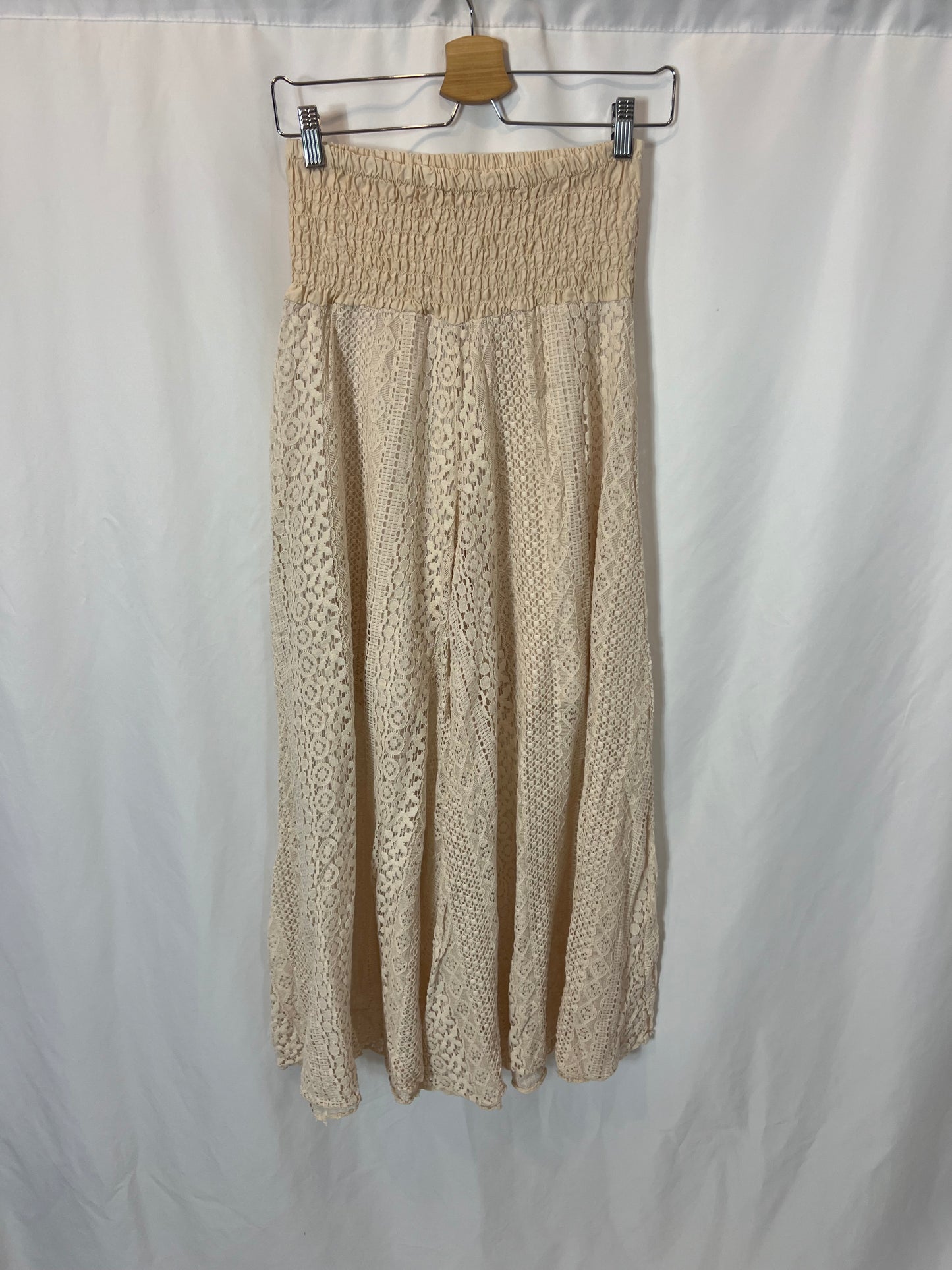 OTRAS. pantalón efecto falda crochet. T S/M