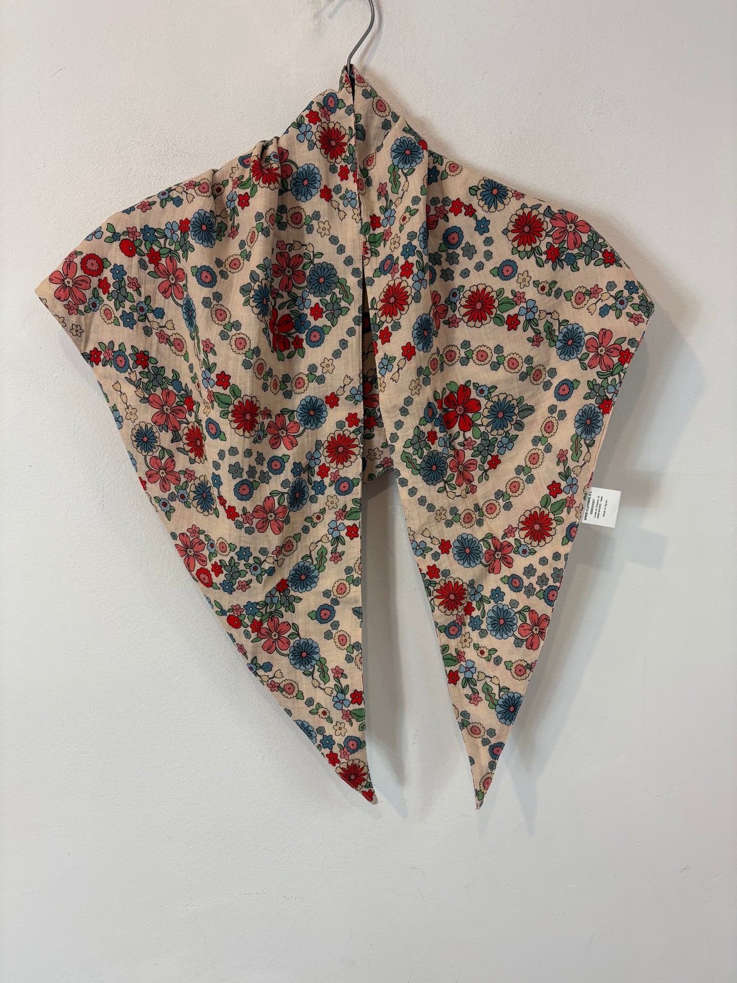 JOSEPHINE. Pañuelo estampado triangular