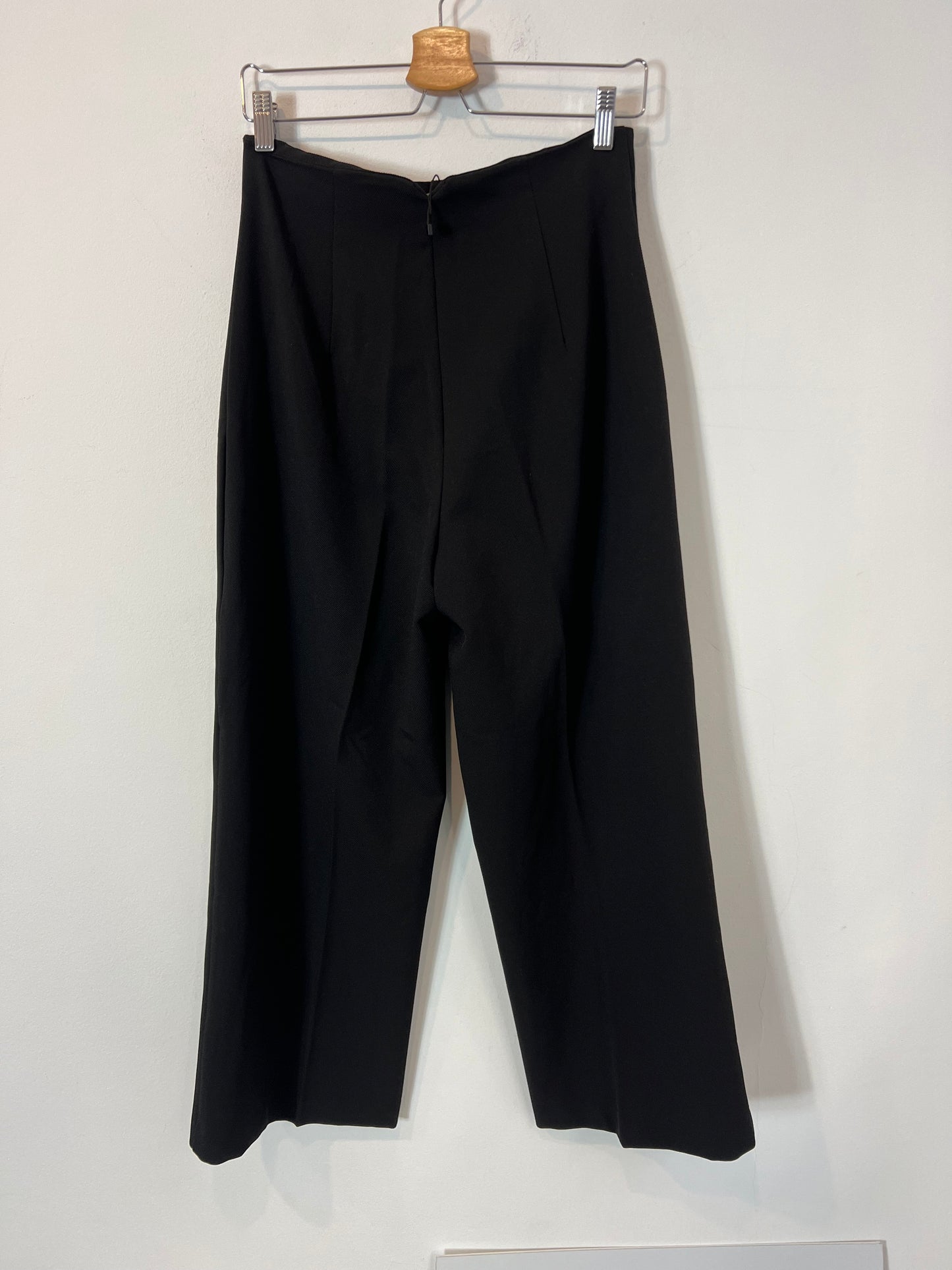 ZARA. Straight-leg flowing black trousers Tm
