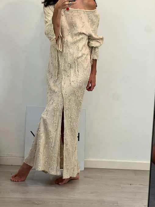 H&M. Vestido midi con seda