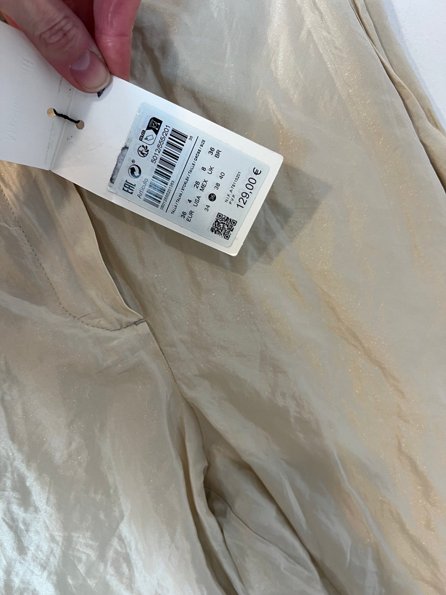 MASSIMO DUTTI. Pantalón beige detalle brillo