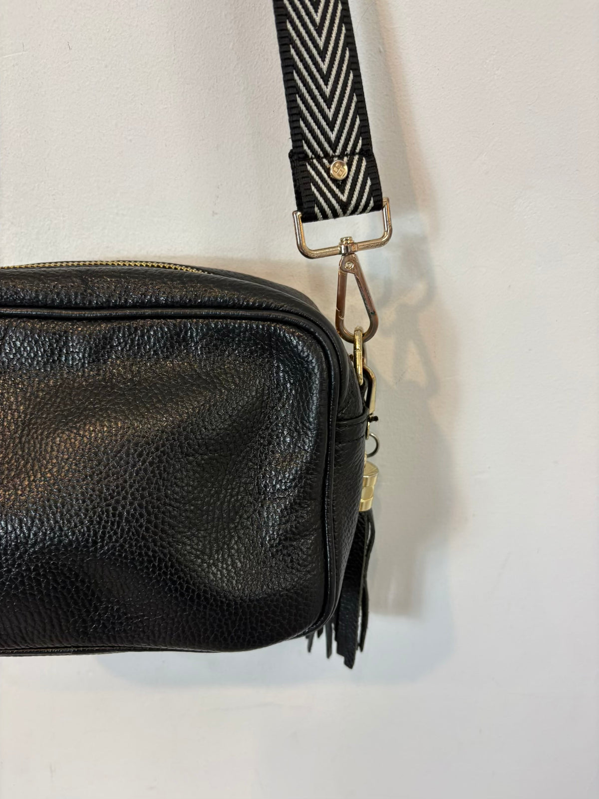 ELIE BEAUMONT. Bolso negro piel asa larga