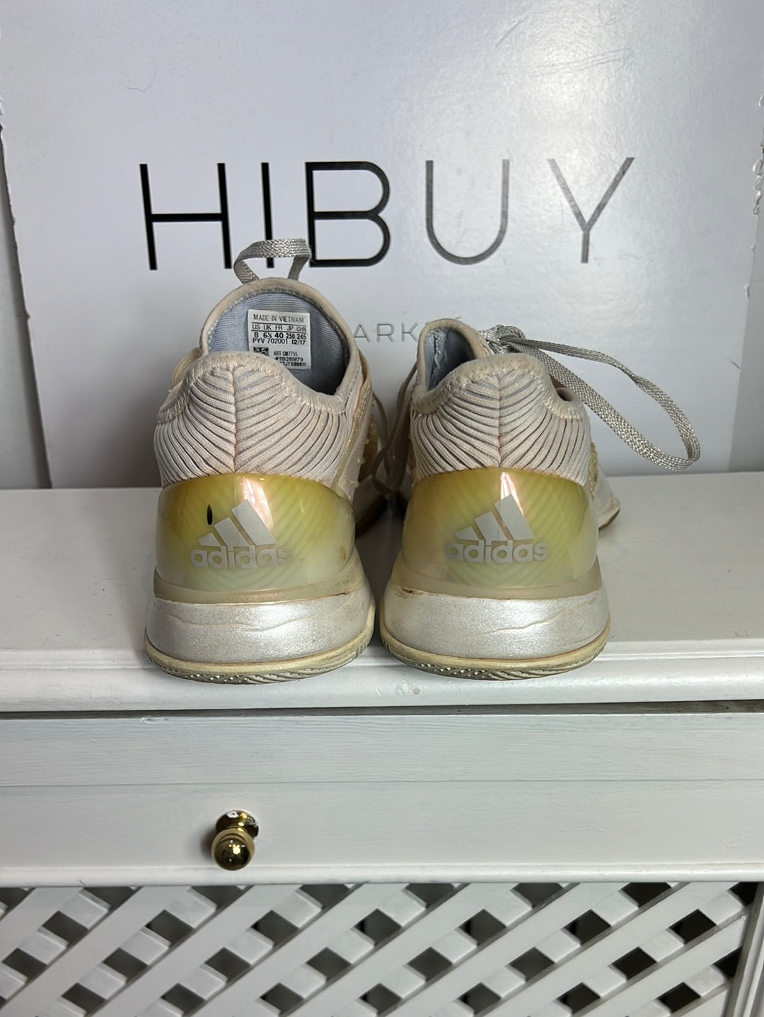 ADIDAS. Zapatillas detalles pedrería rosa claro. T 40