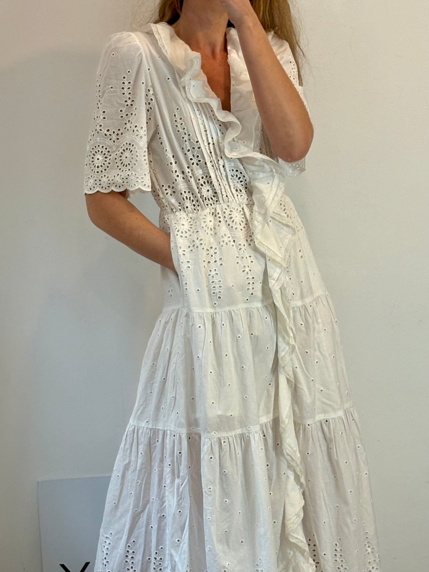 GERARD DAREL STUDIO. Vestido largo blanco troquelado