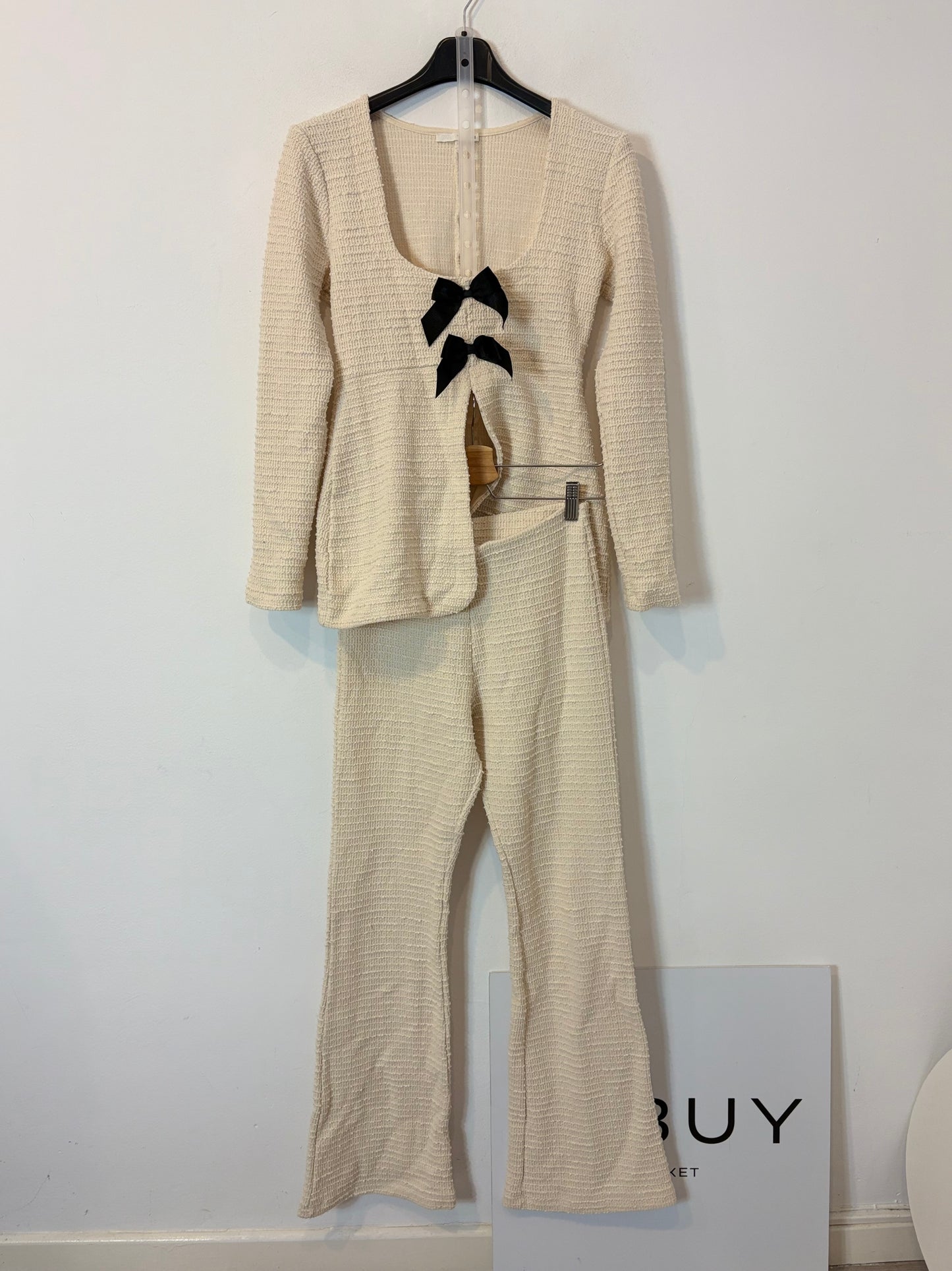 ZARA. Conjunto beige textura lazo